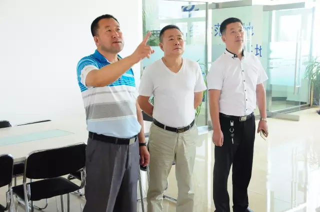 孙志华董事长介绍基地发展历程以及在资质,区位,平台,人才,外贸等